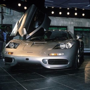 Сланец Welsh Slate не боится масел, химических растворителей - Отличный выбор для автосалона