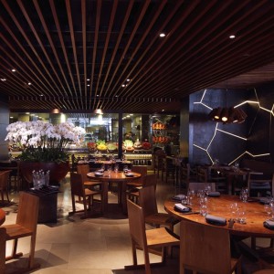 Ресторан Novikov, Лондон - Ресторатор Аркадий Новиков - Стены из сланца Welsh Slate с подсветкой