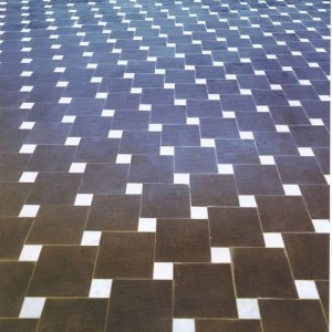 Полы из натурального сланцевого камня и белого мрамора